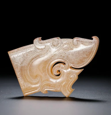 Antiguo colgante chino de jade en forma de cabeza de tigre del período de primavera y otoño Foto 1 de 4