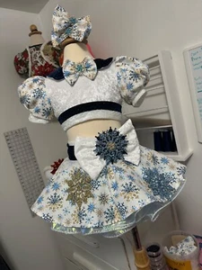 2/4 Pageant Christmas OOC/Casualwear - Picture 1 of 2