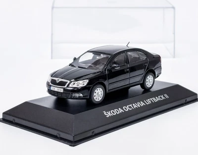 Škoda Octavia II Liftback (2008) černá + scatola plexi DeA 1:43 - Immagine 1 di 4