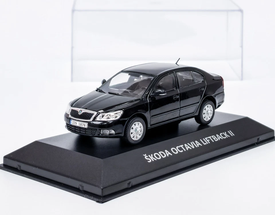 Škoda Octavia II Liftback (2008) černá + caja plexi DeA 1:43 - Imagen 1 de 4
