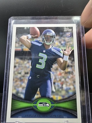 1015043 - 2012 Topps Russell Wilson RC #165 Seahawks Rookie - Image 1 of 2