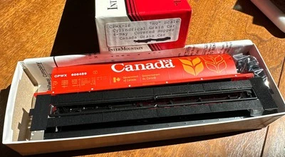 Intermountain HO Kit CPWX-10 Cylindrical Grain 4-Bay Covered Hopper Canada NY - Image 1 of 4