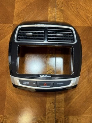 2014-2016 Mitsubishi Outlander Sport tablero radio embellecedor bisel ventilaciones de aire OEM Foto 1 de 4