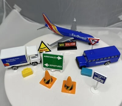 Diecast Southwest Airlines Realtoy Plane + Bus + Accessories Boeing B737 N316SW - Image 1 of 4