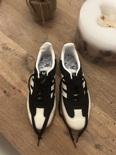 ADIDAS Scarpe da ginnastica con suola in gomma nera ed ecrugù