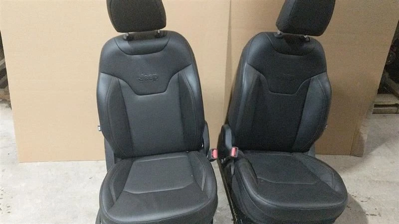 2017-21 Jeep Compass Front Driver Passenger Leather Bucket Seat Pair 2196905 - Image 1 of 4