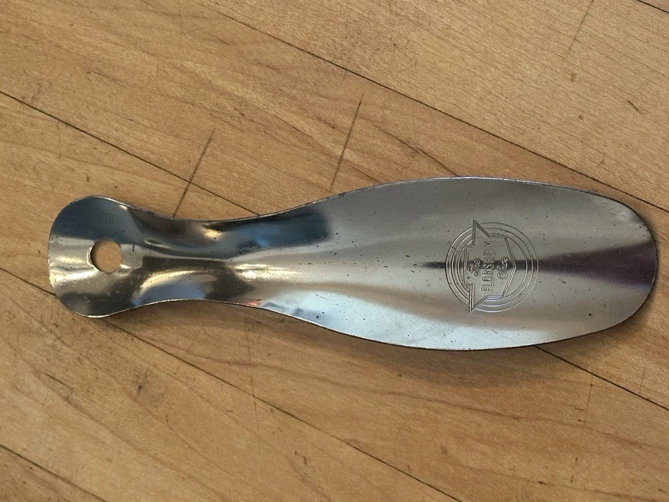 Cuerno de zapato de metal vintage “The Florsheim Shoe” 7,25” largo fácil alcance años 50 raro Foto 1 de 4