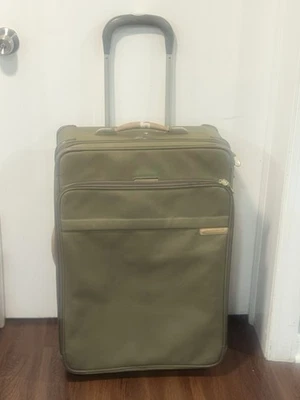 Maleta BRIGGS & RILEY Baseline 26” U526L-7 - verde oliva, 2 ruedas Foto 1 de 4