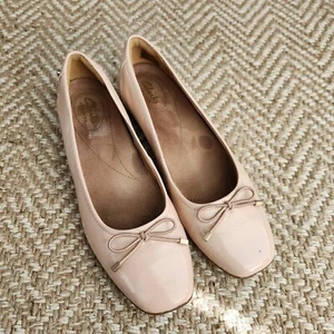 Clarks Artisan 60830629 Cream color Womens size 7M Flat Shoes (AV9) - Picture 1 of 10