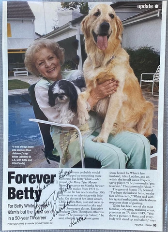 Betty White Signed In Person PEOPLE MAGAZINE Feature w/ Panda & Kitta - RARE Cover