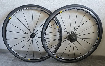Mavic Ksyrium Elite Rennradfelgen mit Naben und 10 fach Shimano 105 Kassette - Bild 1 von 4