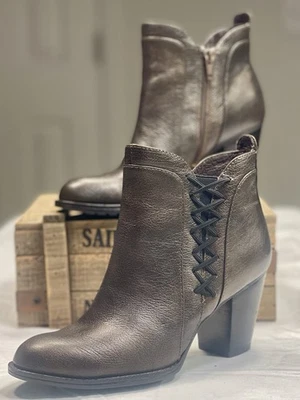 Botas femininas Soddy Waverly casual tornozelo tamanho 6M couro bronze fumaça com zíper - Imagem 1 de 4