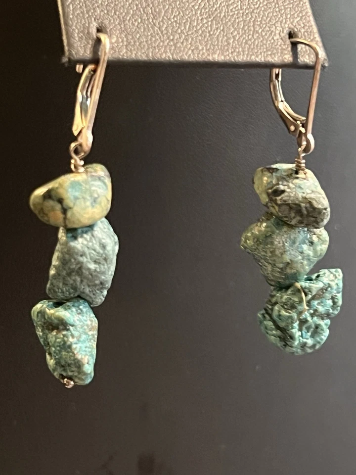 Pendiente Chucky turquesa con cables franceses de ley Foto 1 de 4