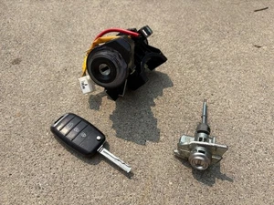 2017 Kia Sportage A/T Ignition Switch Assembly & Driver Door Lock w Key - Picture 1 of 9