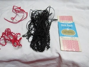 Muñeca de algodón Wrights Baby Rick Rack rosa, rojo, negro - Imagen 1 de 6