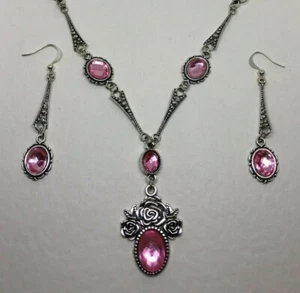 ELEGANT PALE PINK VICTORIAN STYLE 3 ROSES NECKLACE EARRING SET DK SILVER PLATED - Picture 1 of 7