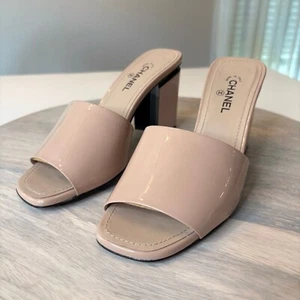 Authentic Chanel Patent Leather Tan Nude CC Logo Block Heel Mules Sandals Sz 35 - Picture 1 of 15