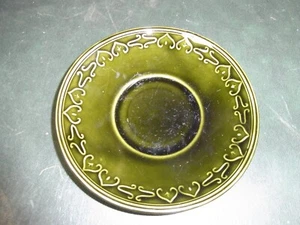 Dark green saucer with a pattern around the rim - Picture 1 of 3