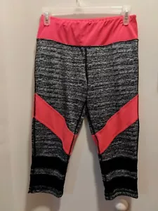 Material Girl Women's Medium Yoga 17 Inch Capris Black And Pink - Picture 1 of 7