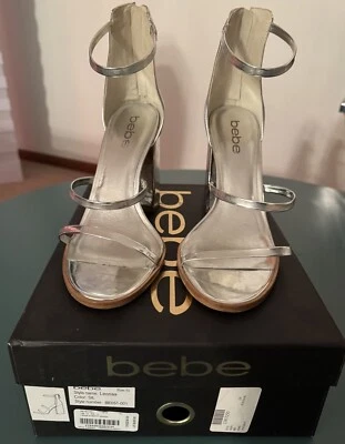 ¡Ultra raro! Sandalia Bebe Leonaa Tacón Grueso PLATEADA Talla 10 Usada en Excelente Condición con Caja! Foto 1 de 4