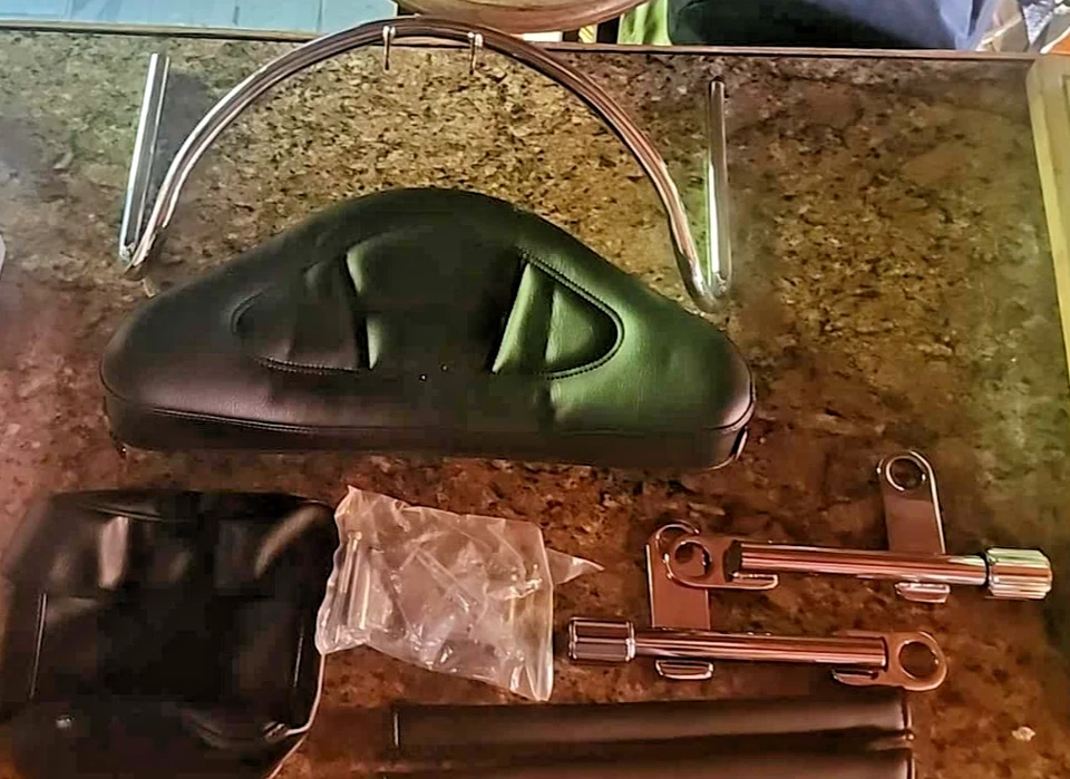 Newb HONDA GL1800 GOLDWING DRIVER BACKREST KIT BLACK 3TR - Image 1 of 1