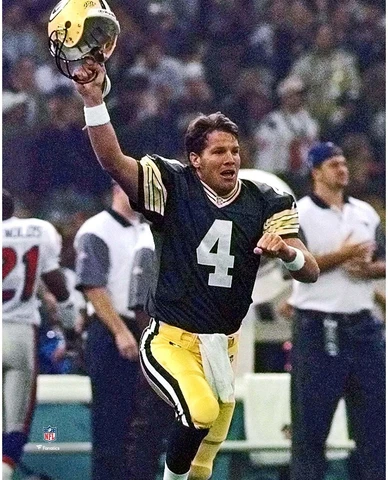 Brett Favre Green Bay Packers Unsigned Celebrating Touchdown Super Cover