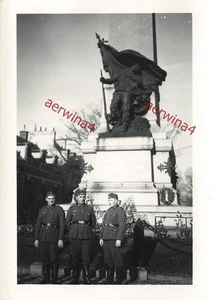 Denkmal mit deutsche Soldaten in Caen Frankreich - Photo 1/2