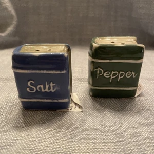 Cracker Barrel Blue & Green Books Salt And Pepper Shakers 2025 Cozy Cottage= - Picture 1 of 13