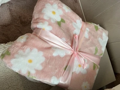 Weiche Kuschelige Decke Wohndecke  Blumen Motiv 140x180cm rosa NEU - Bild 1 von 2