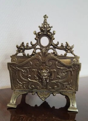 Ancien Très Joli Porte Lettre Courrier Mascaron en Laiton Bronze Style Baroque - Photo 1/4