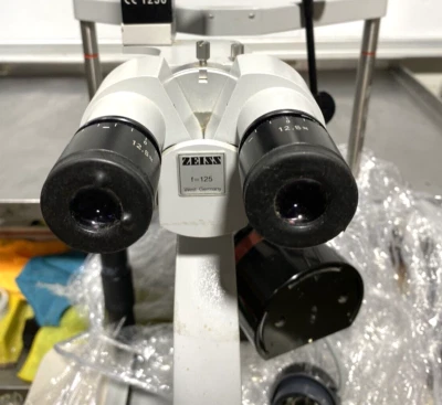 ZEISS F-125 Lámpara de Hendidura Microscopio PIEZAS, Binoculares y Piezas para Ojos Unidad solamente Foto 1 de 4