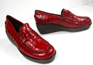 New Donald Pliner Patent Croc Leather Red Wedge Flats Sz 9.5 M Loafer Shoes