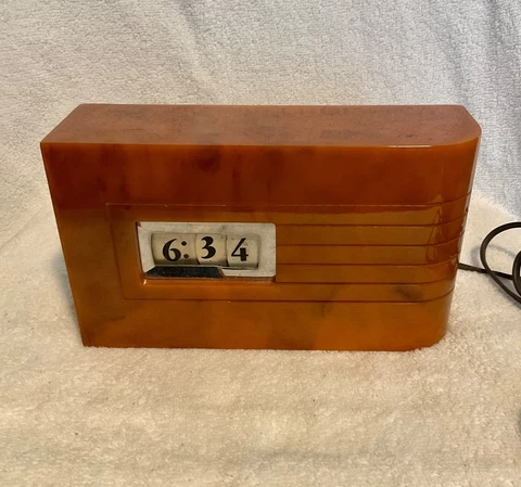 Winslow Manufacturing Co. Art Deco Digital Clock Catalin Cover