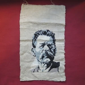 Antiguo bordado hecho a mano escritor Gorki busto cosido retrato hecho en casa vintage soviético - Imagen 1 de 8