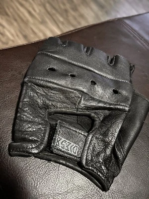 Diesel Leather Glove WWE WWF Nwo Wrestling WCW Vintage - Image 1 of 4