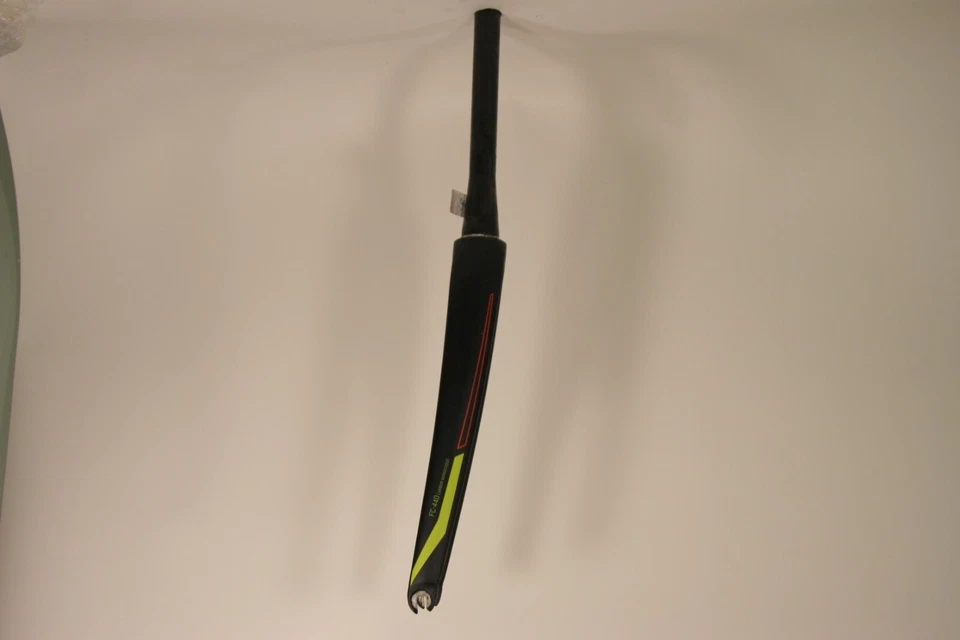 Horquilla de carbono Fuji FC-440 cónica x 295 mm 700c freno de llanta sin rosca 9 mm QR FKC55 Foto 1 de 3