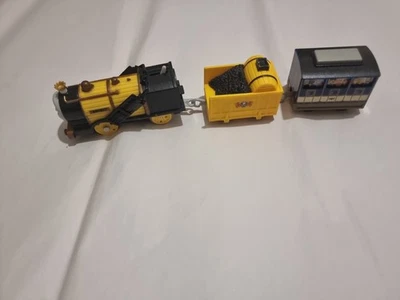 Thomas Tank & Friends Trackmaster REVOLUTION STEPHEN THE ROCKET TRAIN & COACH. Foto 1 de 4