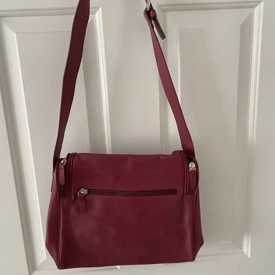 Mujer Maxx Nueva York Organizador Cartera Cartera Bolso de Mano Cuero Rojo Oscuro Cremallera Foto 1 de 4