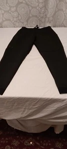 Under Armour Joggers Womens Large Black Athlesuire 2 Zip Pockets Thick Soft EUC - Picture 1 of 16