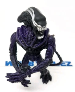 Aliens Gorilla Alien Purple KayBee 5" Action Figure Complete Kenner 27887 1996 - Picture 1 of 4