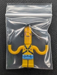 Citizen Brick Day 11 Lego Minifigur gewellte Arme langer Kopf Jorts Ledergeschirr - Bild 1 von 2