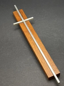 "Colgante de pared cruz cristiana vintage MCM modernista madera de nogal y aluminio 8,5""" - Imagen 1 de 4
