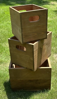 Набор из 3 деревенских деревянных ящиков для гнездования фермерского дома - Изображение 1 из 4