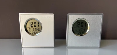 COPPIA SVEGLIE MULTIFUNZIONE CON PROIETTORE A MURO 8,5X8,5X2,5 cm - Immagine 1 di 4