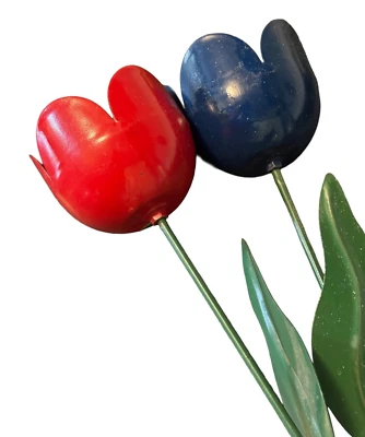 2  Tulip Metal Garden Stakes Outdoor Flower Yard Art Pre-owned Red Blue - Image 1 of 4