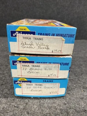 Athearn Lehigh Valley RR 3 Box Cars In Boxes,  2-40’ , 1-50’ (AT111625-08) - Image 1 of 4