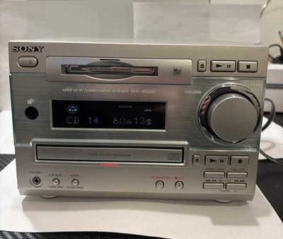 Mini sistema de radio Hi-Fi Sony DHC-MD333 - reproductor de CD / mini reproductor de discos Foto 1 de 4