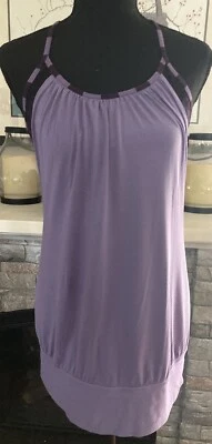 Camiseta sin mangas Lululemon púrpura espalda cruzada con sujetador deportivo adjunto para mujer talla S busto 28" Foto 1 de 4