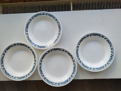 4 assiettes Corelle creuses, modèle Claudine, en très bon état  - Photo 1/3