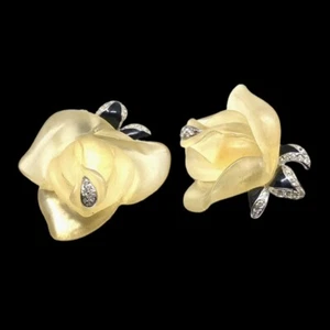 Kenneth Jay LANE Claro Lucite KJL Brilla Brillo ROSA Flor Clip Pendientes De Colección - Imagen 1 de 6